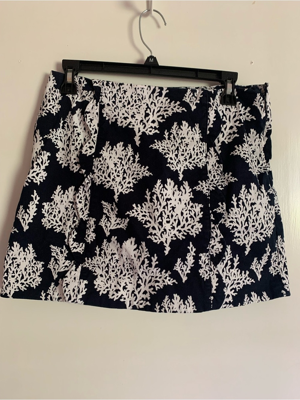 crown & ivy Navy and White Coral-Print Mini Skirt